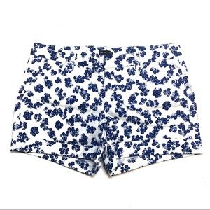 Gap NWOT white/blue flowers stretch shorts…